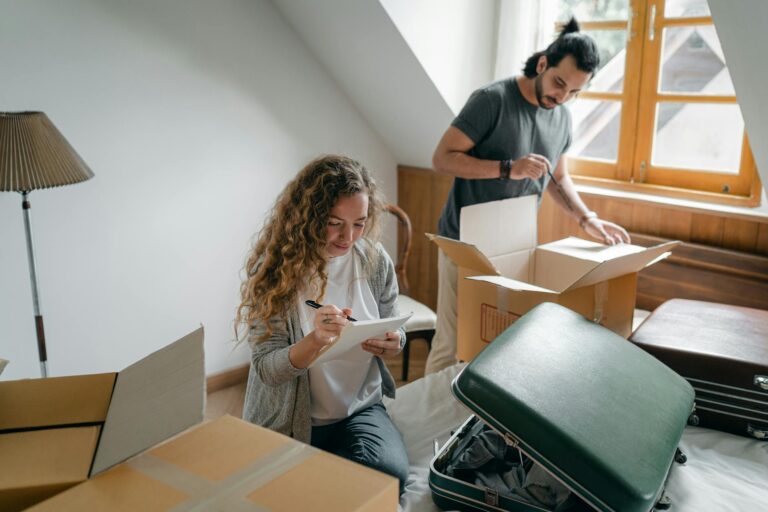 Comment préparer une valise légère pour voyager sans stress