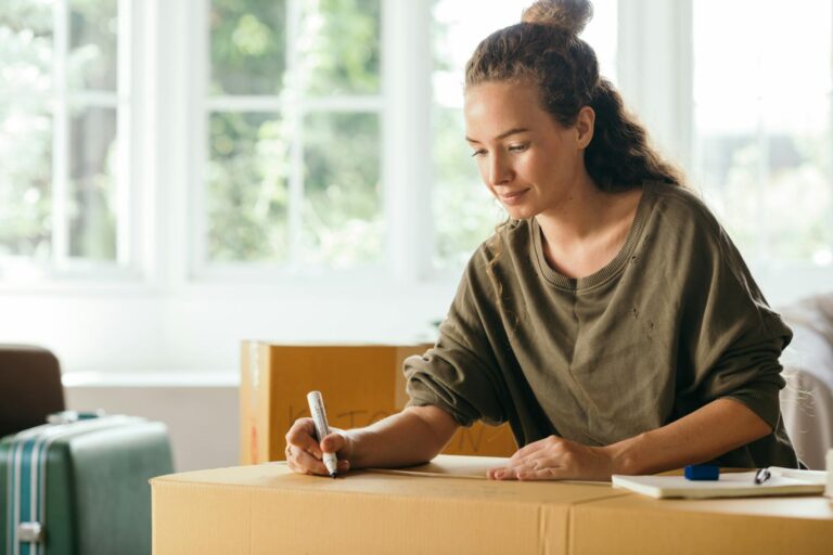 Comment Faire sa Valise Légère pour un Voyage Réussi